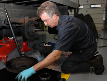 maintenance-heavy-duty-truck-tire-wheel-assembly